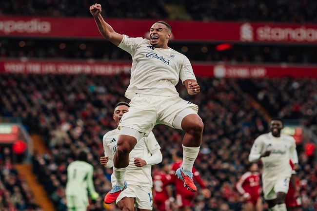 Liverpool Makin Merana, Tumbang 0-3 di Markas Sendiri